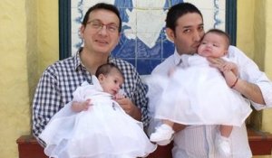 Un couple gay adopte une petite fille qui a été rejetée par 10 familles car elle était atteinte du VIH