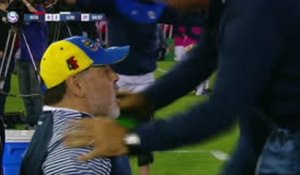 Argentine - Maradona a dirigé son équipe du Gimnasia...dans un fauteuil