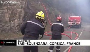 En Corse, le combat des pompiers contre les flammes