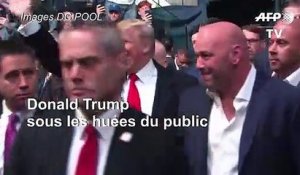 Donald Trump hué dans le public lors d'un combat de MMA à New York