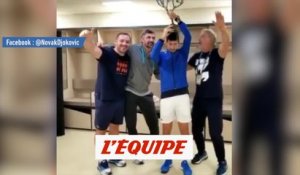 Quand Novak Djokovic fête son titre dans le vestiaire - Tennis - WTF