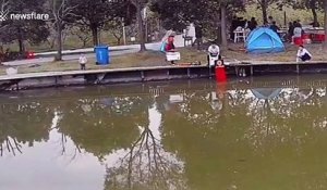 Ce pêcheur se jette à l'eau pour sauver un enfant dans le lac !