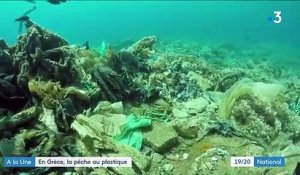Grèce : la mer envahie par le plastique