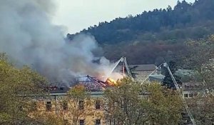 Incendie A Annecy Le Prefet Et Le Maire Ne Peuvent Que Constater Les Degats Au Pied De L Hotel De Ville En Feu Sur Orange Videos