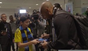 Impact - Henry accueilli en héros à l'aéroport