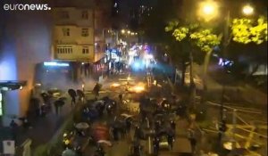 Hong Kong : des manifestants parviennent à fuir l'université assiégée
