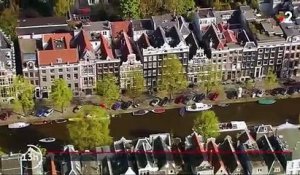 Amsterdam : la lutte contre la pollution des canaux prend des formes surprenantes