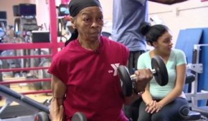 États-Unis : à 82 ans, cette mamie bodybuildeuse tabasse son cambrioleur qui finit à l'hôpital