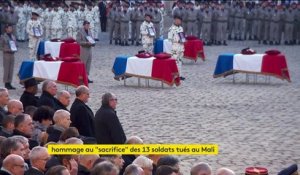 Emmanuel Macron a rendu hommage au "sacrifice" des soldats morts au Mali