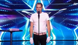 Découvrez le geste du chanteur Philippe Katerine lors de la demi-finale de "Incroyable Talent" qui a scandalisé les internautes - VIDEO