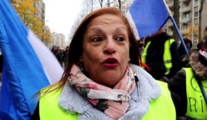 Grève du 5 décembre : Christine, gilet jaune, manifeste à Grenoble