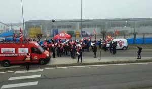 Grève du 5 décembre : lâcher de ballons au rond-point de Noidans-les-Vesoul (70)