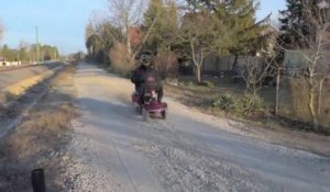 Il a modifié un scooter pour handicapé et peut rouler à 100 kmh