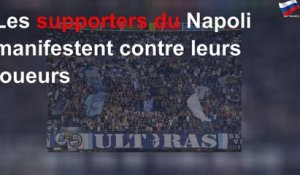 Les supporters du Napoli manifestent contre leurs joueurs