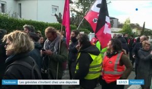 Grève contre la réforme des retraites : à Toulouse, une députée interpellée par des grévistes
