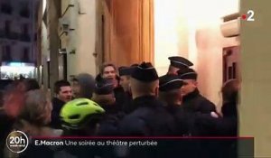 Emmanuel Macron : une soirée au théâtre perturbée