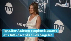 Jennifer Aniston resplendissante aux SAG Awards à Los Angeles