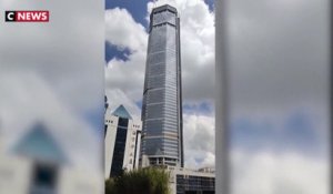 Chine : un gratte-ciel tremble et sème la panique à Shenzhen