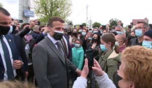 Emmanuel Macron: "Jusqu'à la fin du mois de juin, il faut garder le masque"