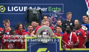 Foot: les joueurs du Losc reçoivent leur trophée de champions de France