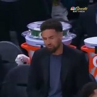 Pierre-feuille-ciseaux entre Stephen Curry et Klay Thompson pour savoir qui fera un discours