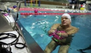 "Au moment de ma maladie, je haïssais mon corps. Aujourd'hui, je vis ma vie à 100%" : Théo, champion de natation amputé des mains et des pieds à six ans