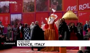 Coup d'envoi du carnaval de Venise et inquiétudes quant à la montée des eaux