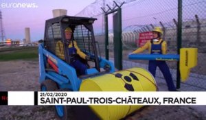 Dans le sud de la France, Greenpeace demande la fermeture d'une centrale nucléaire