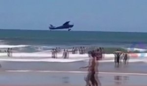 Au Brésil, le pilote d'un petit avion se pose sur l'eau à quelques mètres de la plage... et s'en sort indemne