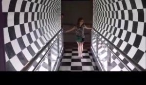 Essayez de rester debout dans ce tunnel : impossible à cause d'une simple illusion d'optique