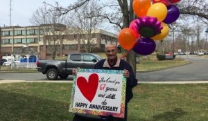 Un homme dont l'épouse était cloîtrée dans une maison de retraite a trouvé une idée pour célébrer leur 67ème anniversaire de mariage