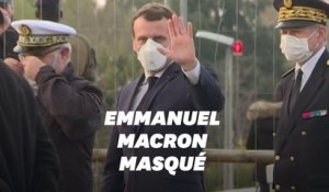 À Mulhouse, Macron entame sa visite... en enfilant un masque