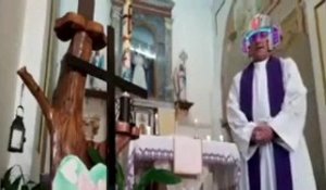 Ce prêtre Italien en direct sur Facebook a oublié de désactiver les filtres