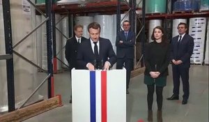 Macron : "D'ici 3 à 4 semaines, nous aurons la capacité de produire un million  de masques par jour"