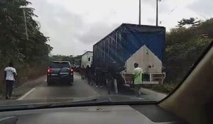 Transport  l'axe Adzopé-Abidjan coupé suite à un grave accident de la circulation