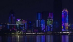 La ville de Wuhan s'illumine pour fêter la fin du confinement