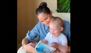 Coronavirus: afin de lever des fonds pour les enfants impactés, Meghan Markle lit un livre à son fils Archie pour ses 1 an