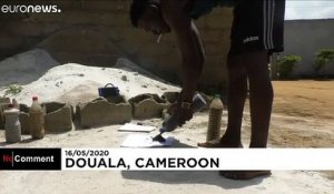 Au Cameroun, un artiste dessine ses idoles dans le sable