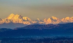Grâce au confinement, l'Everest est visible depuis Katmandou pour la première fois depuis de nombreuses années