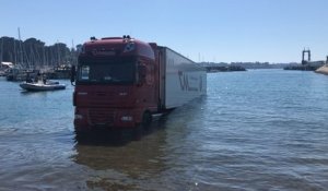 Saint-Malo. Un poids lourd piégé par la marée