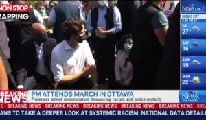 Justin Trudeau pose un genou à terre contre le racisme (vidéo)