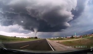 Dashcam d'une tornade dans le Wyoming