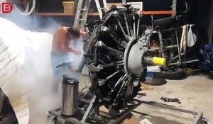 Démarrer un moteur d'avion dans un garage