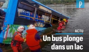 Chine : un bus dévie de sa trajectoire et fonce dans un lac, au moins 21 morts