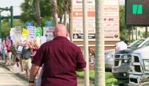 Manifestation anti-masque en Floride, très touchée par le Covid-19