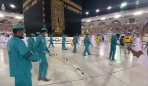 La grande mosquée de la Mecque désinfectée pour accueillir un millier de personnes