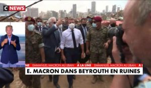 Emmanuel Macron dans Beyrouth en ruines