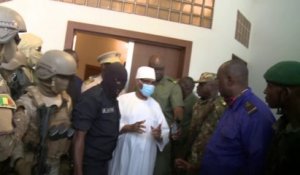 Les images de l'arrestation du Président et du Premier ministre du Mali par des militaires
