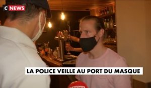 La police veille au port du masque à Paris