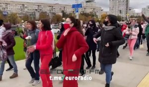 Bélarus : les femmes et les étudiants manifestent contre Loukachenko